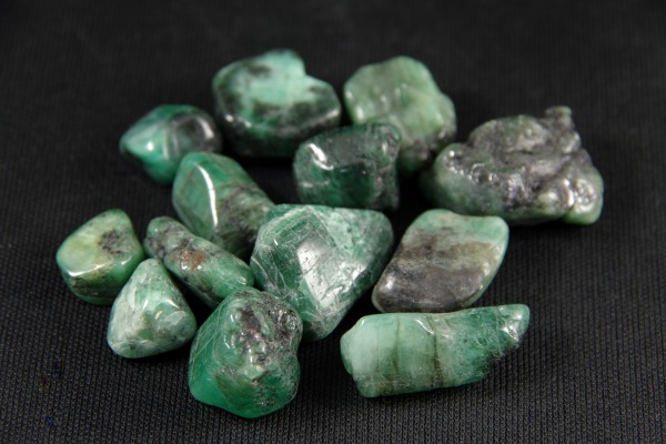 佐渡青碧玉 置き石 2．65kg 天然石販売 名取貴石 天然石・国産