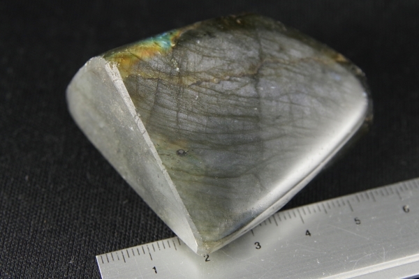 ラブラドライト（曹灰長石）原石磨き石 85g 天然石販売 名取貴石