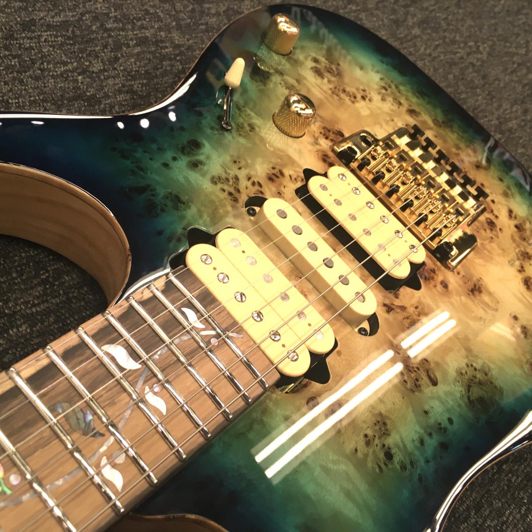 メタルフロアに入荷したイシバシ楽器80周年記念J-Customモデル