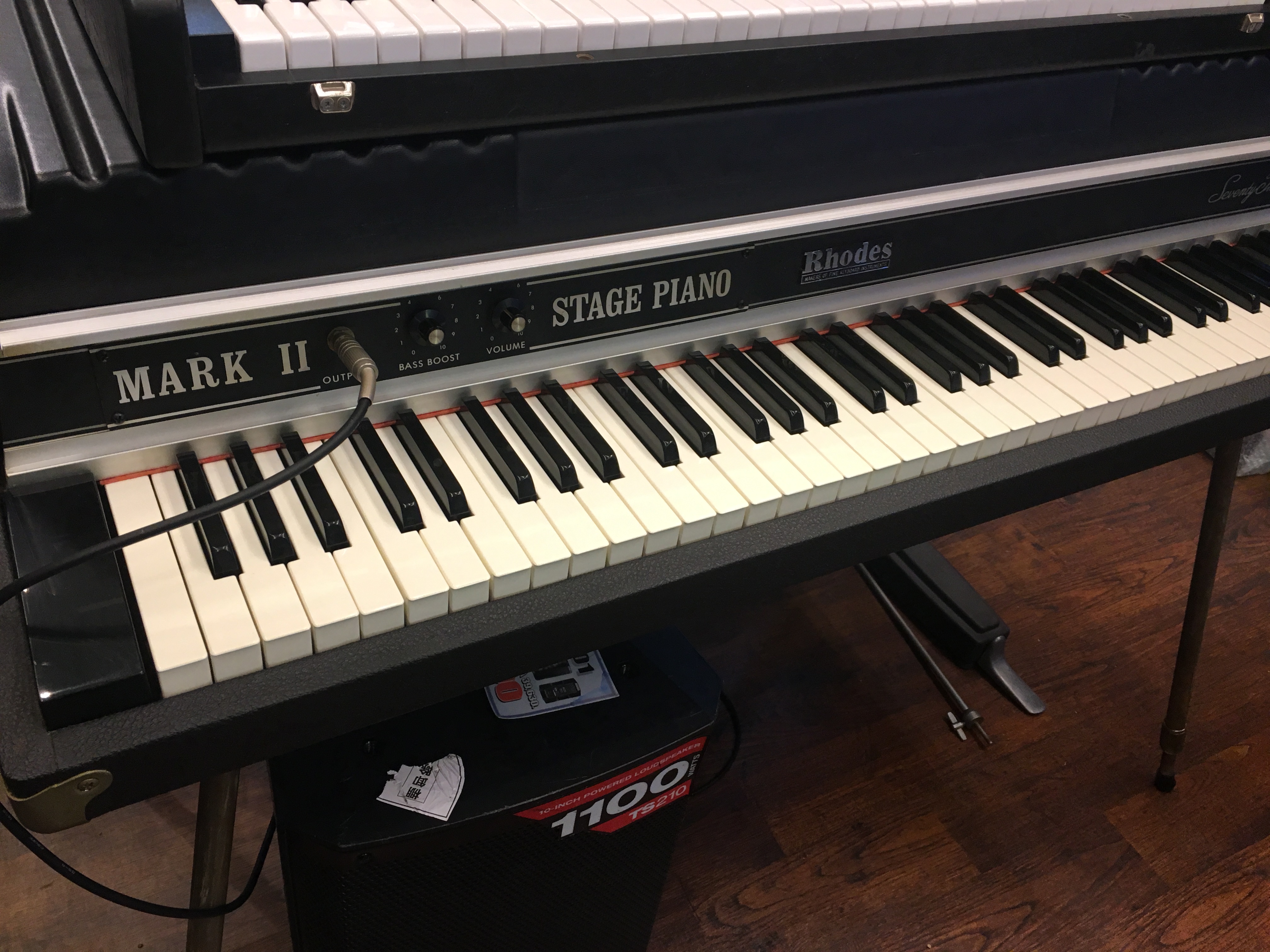 RHODES STAGE PIANO MKII vs ROLAND RD-2000！ | イシバシ楽器スタッフ