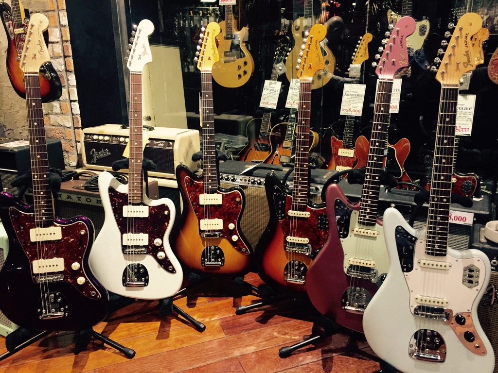 あの?店員さん、ジャズマスターとジャガーってどこが違うんですか