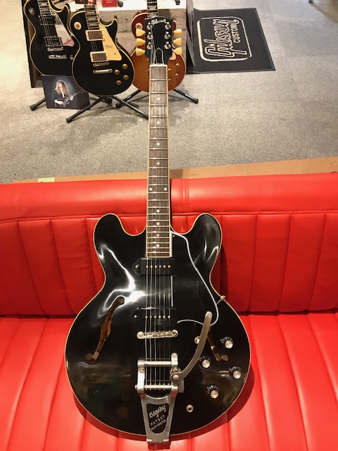本日入荷のNew Gibson Guitar『ES-330 Dot VOS Ebony w/Bigsby