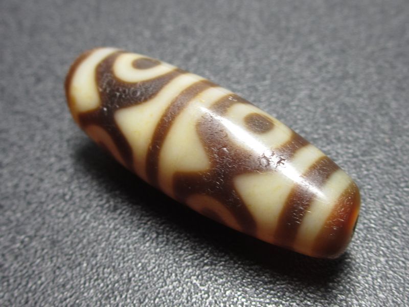 骨董風・四線虎牙六眼天珠 36mm - 石縁パワーストーン専門店