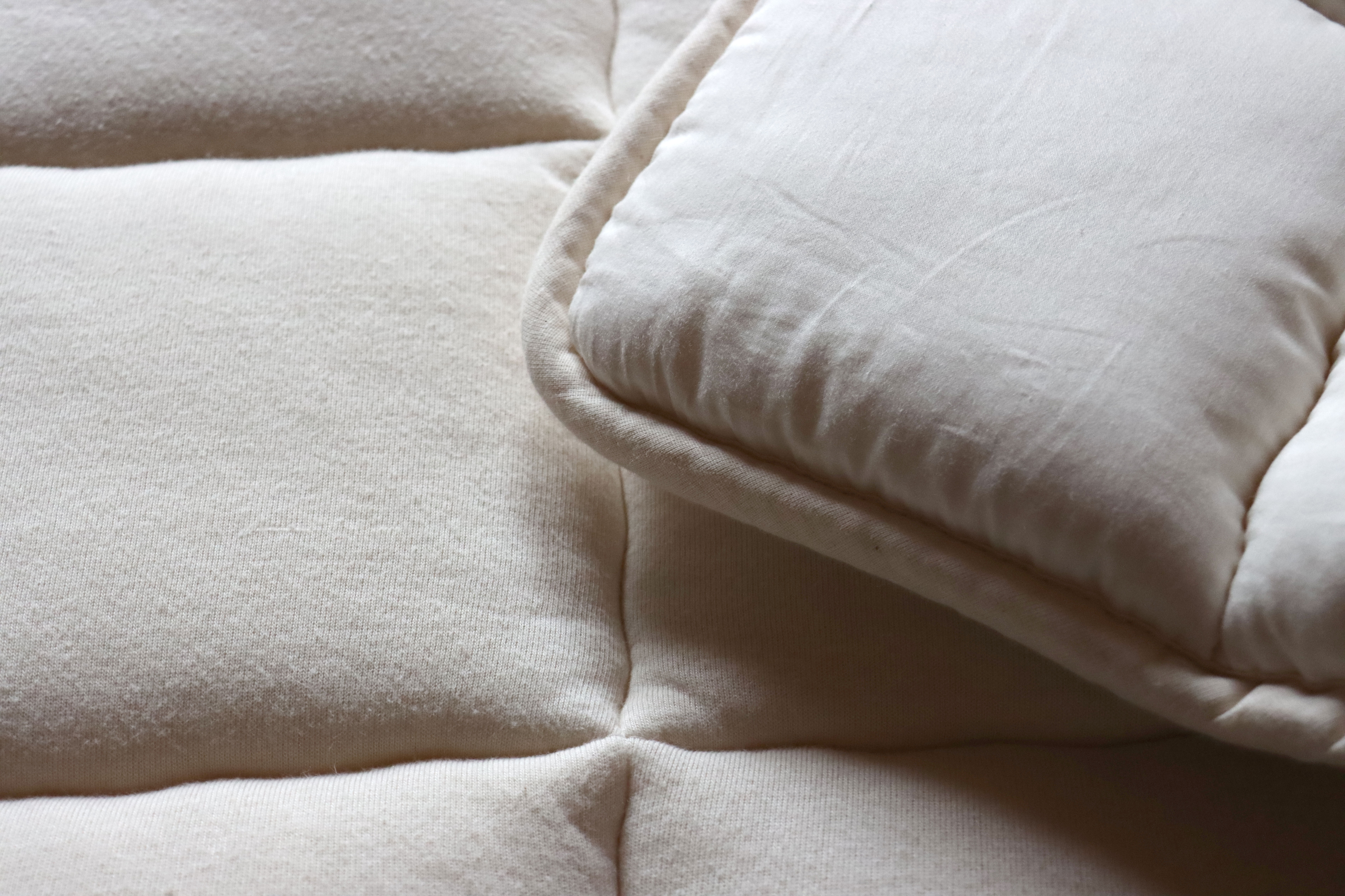 羽毛布団など布団(ふとん)の専門店 | 株式会社石田屋