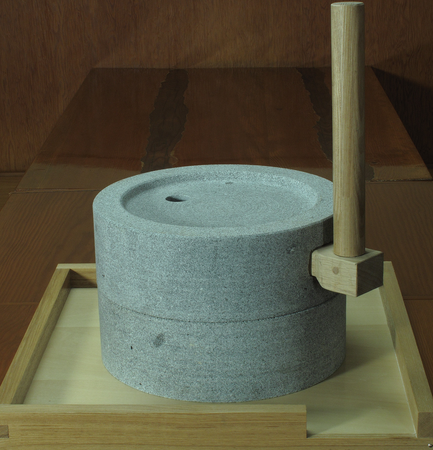 石臼研究所 キョウラク｜手碾き石臼