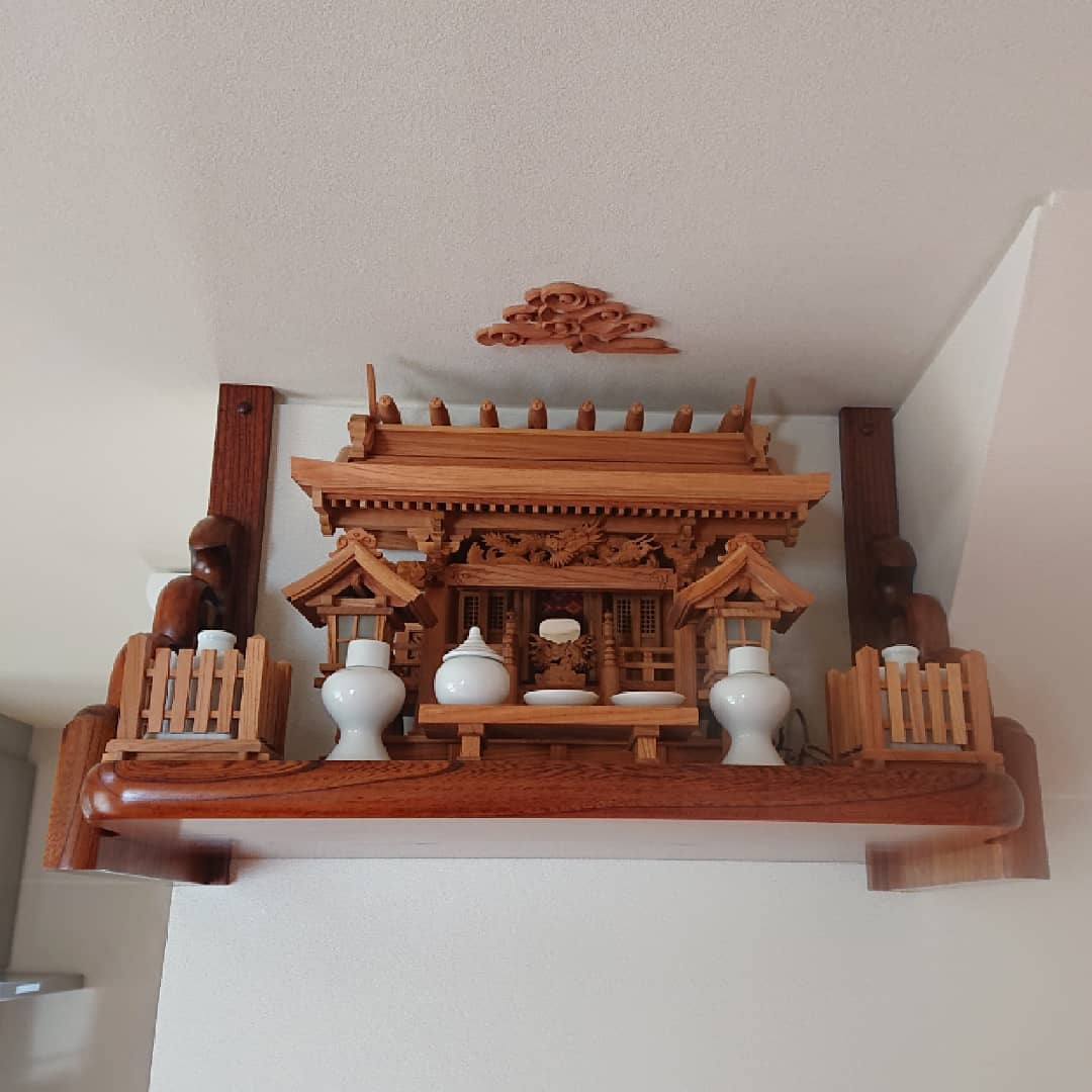 神棚セット 漆塗り総欅流れ屋根三社』 | 家具納入事例・お客様の声