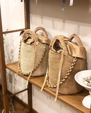 ニットのかわいいバッグ、作っているのはおばあちゃん！？ファッション