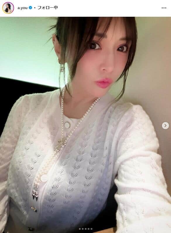 浜崎あゆみ、金箔入りシャンパンで寿司堪能 「後ろの叫びが気になる