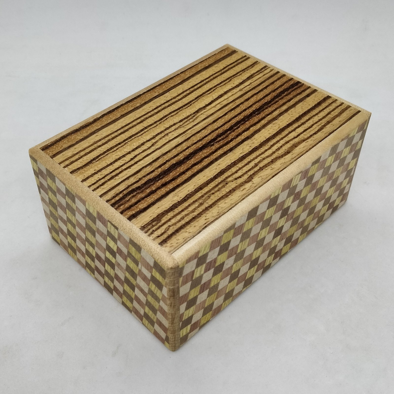 27 steps Zebra wood/Ichimatsu 4 sun Japanese puzzle box Himitsu