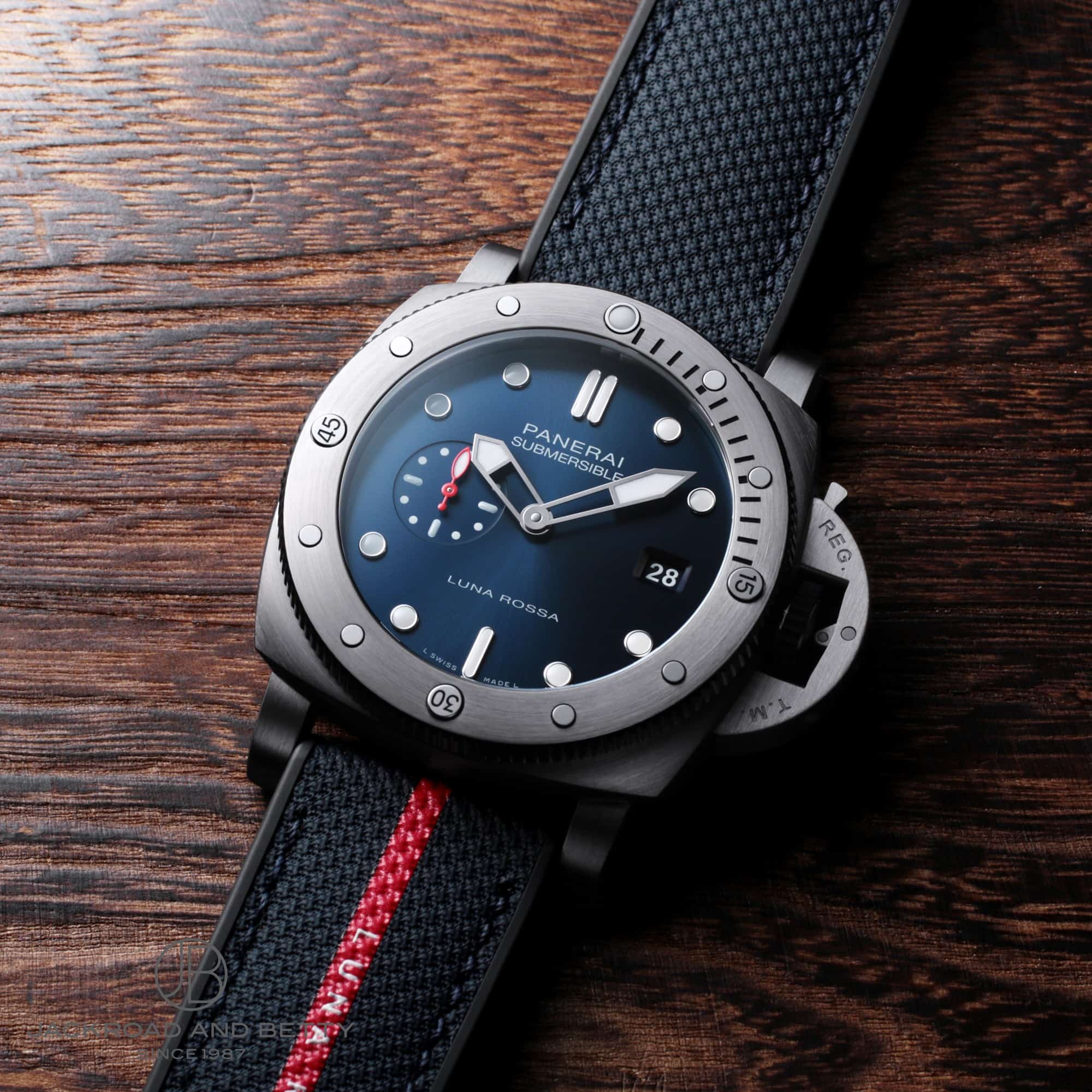 サブマーシブル クアランタ クアトロ ルナ・ロッサ[PAM01391