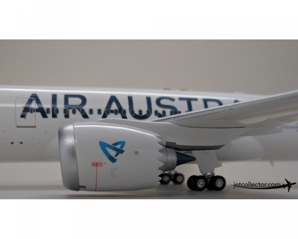 www.JetCollector.com: Air Austral Boeing 787-8 Dreamliner F-OLRC W