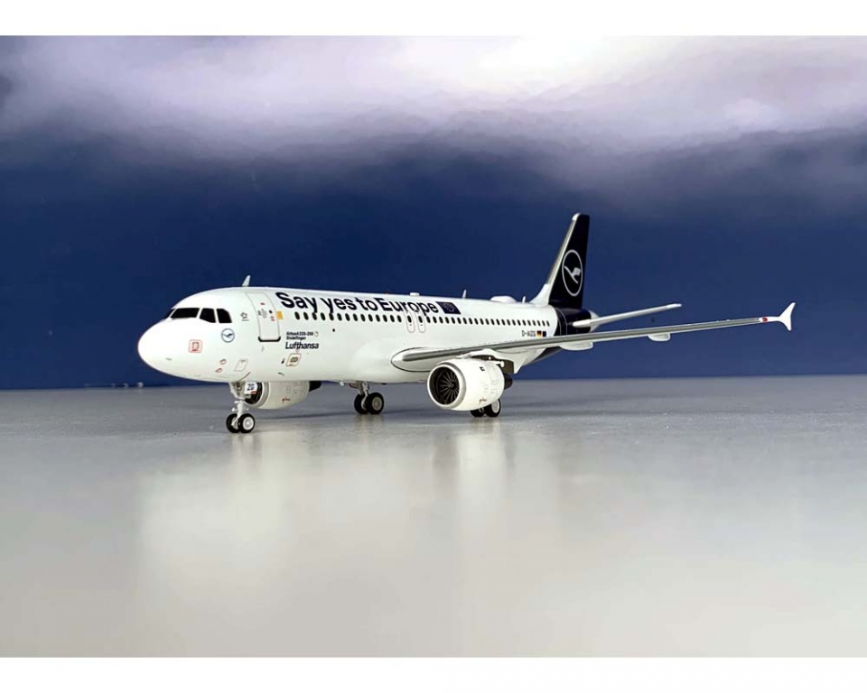 www.JetCollector.com: Lufthansa A320 Say yes to Europe w/stand D