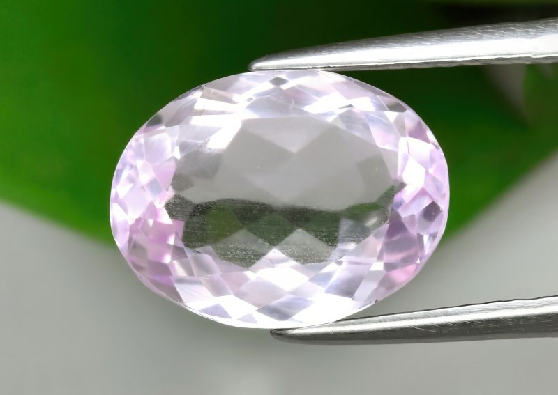 9月の新誕生石クンツァイト | 福島県会津若松市の婚約指輪・結婚指輪