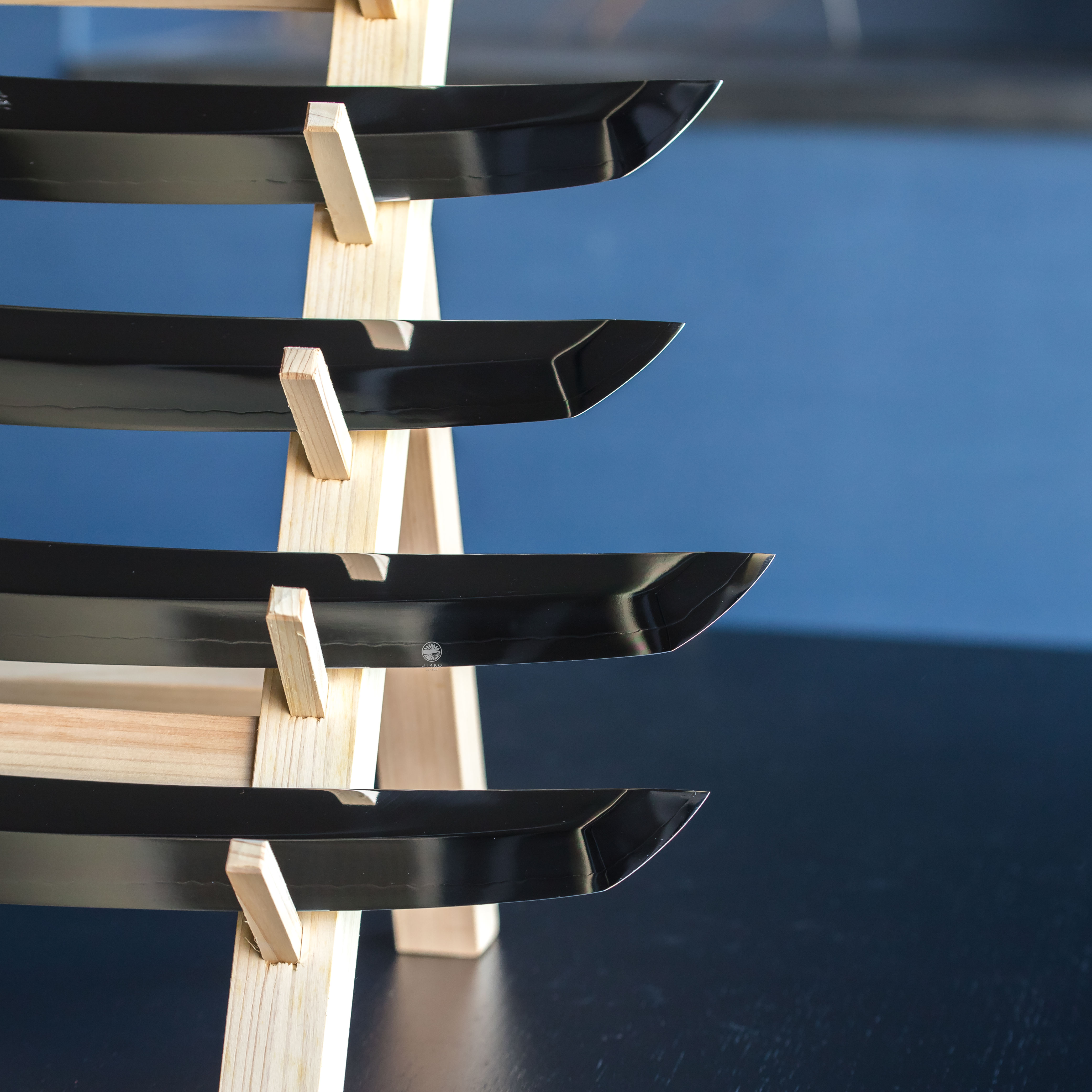 日本刀のようなソリ鏡面刺身 先丸包丁 - 包丁ラボ 堺實光