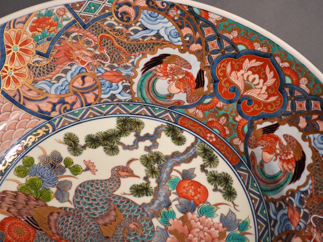 献上手古伊万里焼】飾絵皿（特大）染錦本金孔雀絵