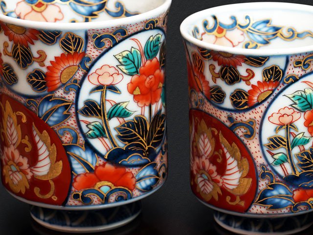 高級伊万里焼夫婦湯呑【献上手古伊万里焼】蓋付夫婦湯呑 染錦本金吉祥