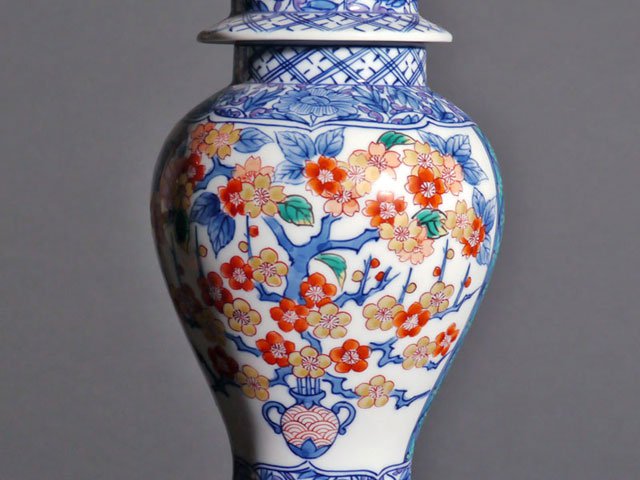 有田焼】沈香壺 染錦牡丹花篭図 - JTOPIA