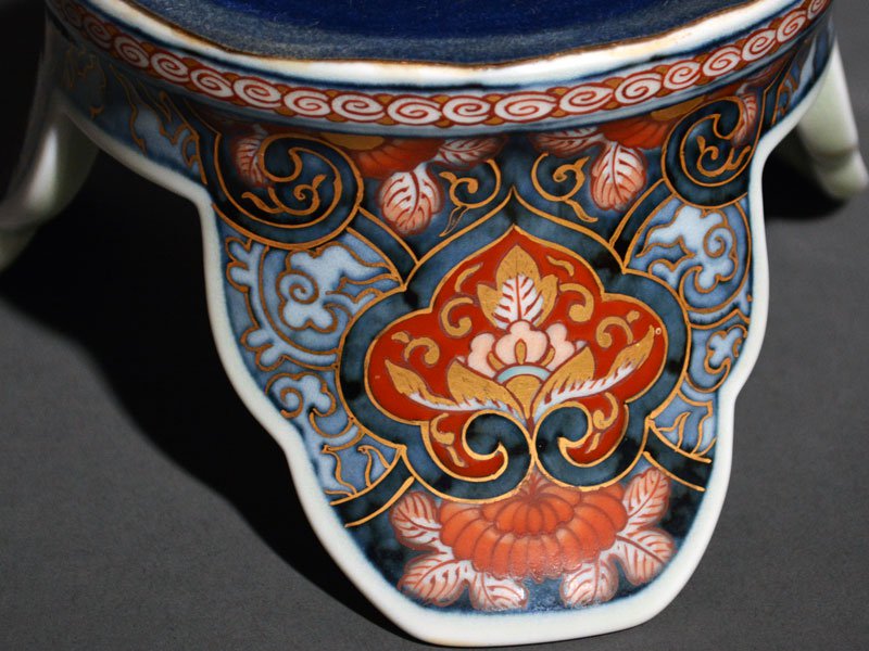 献上手古伊万里焼】特大沈香壷 染錦本金鶴図