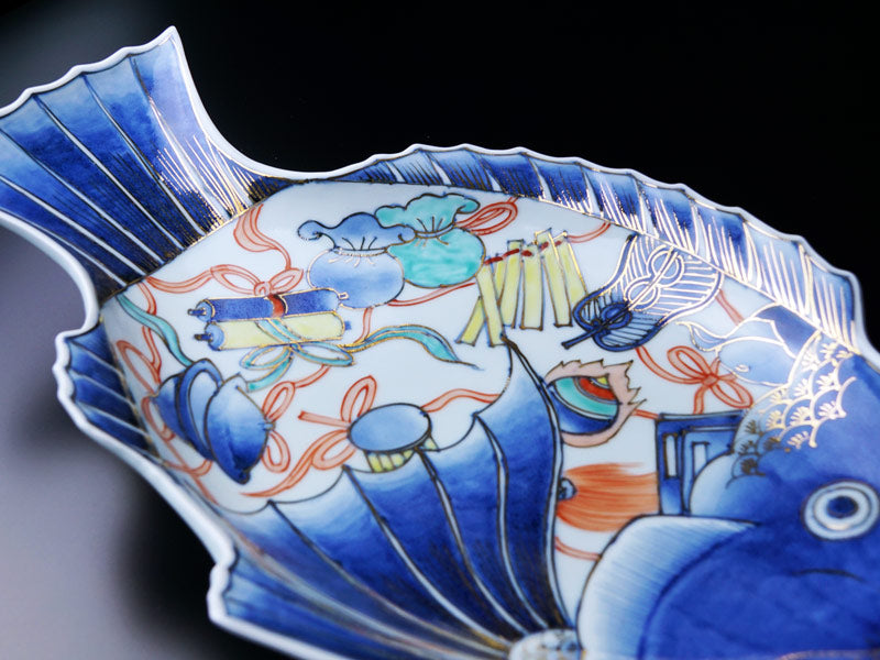 献上金襴手様式】特大絵皿 染錦本金色鍋島吉祥鯛図