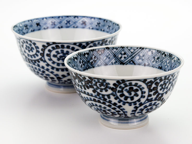 有田焼】夫婦茶碗 染付蛸唐草格子紋図