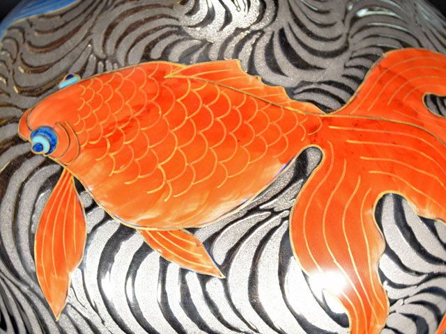 有田焼】飾り花瓶 染錦白金彩金魚図 - JTOPIA
