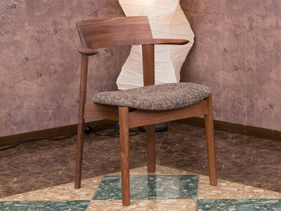 日進木工 新作・Sofセミアームチェアと座り比べ Sof SWC-833 / WHITE