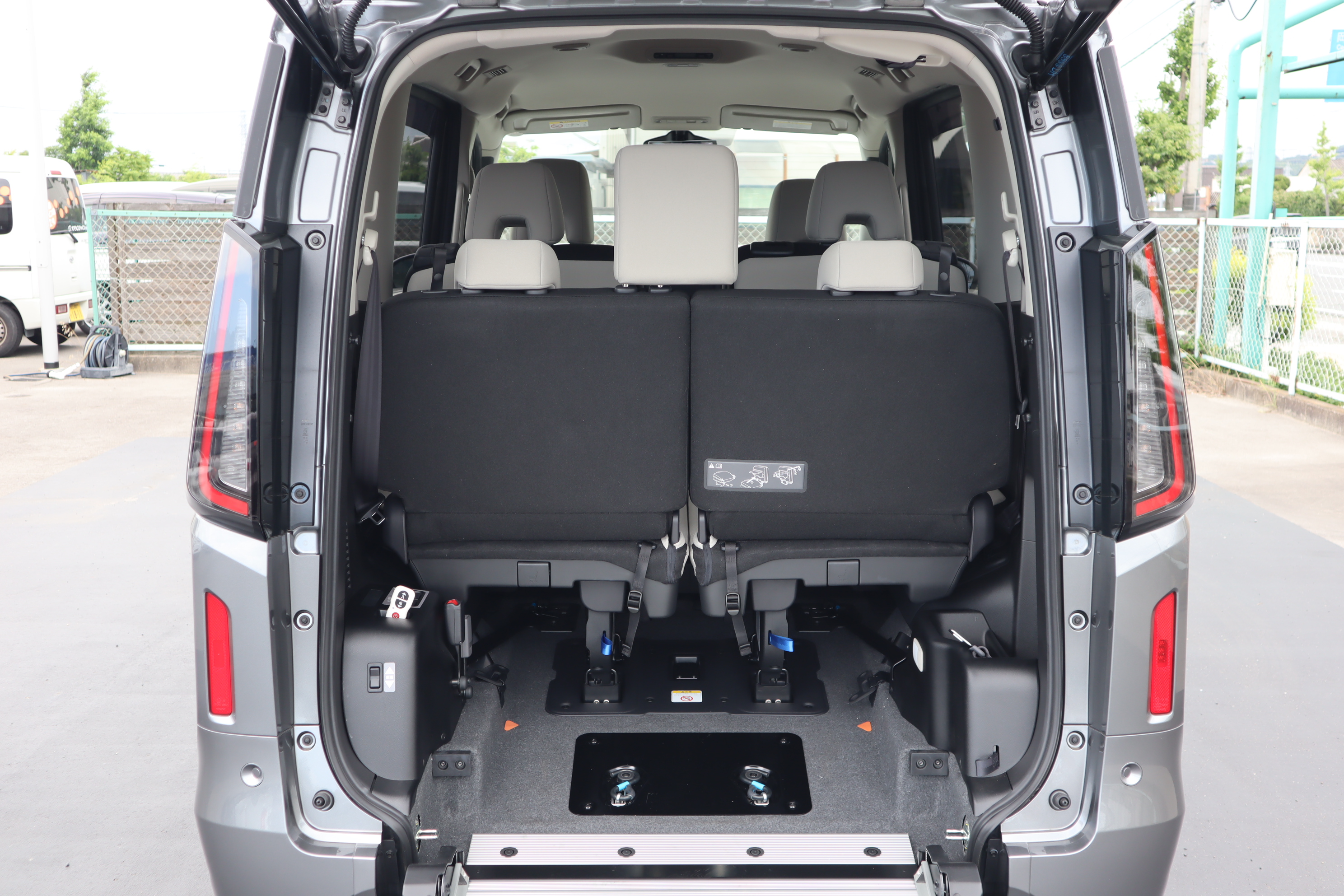 29セレナ スロープサード仕様 005553 | 福祉車両の専門店オアシスジャパン