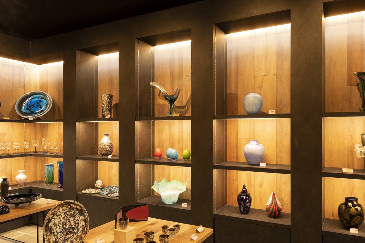 オーデリック株式会社｜施工事例｜琉球ガラス村 ガラスショップ