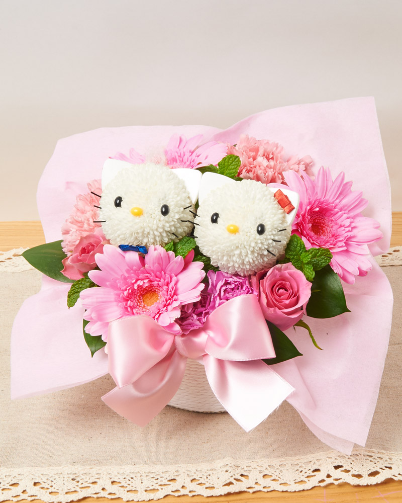 ハローキティ＆ダニエルアレンジ（ピンク）キティの花はお花屋さん