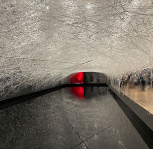 白髪一雄と塩田千春 | 絵画など美術品の販売と買取 | 東京・銀座 おい