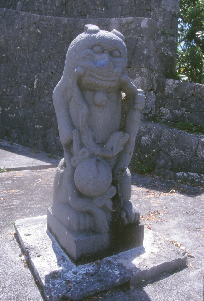 玉陵（たまうどぅん）＜世界遺産・ 国宝（建造物)＞ | 沖縄観光情報WEB