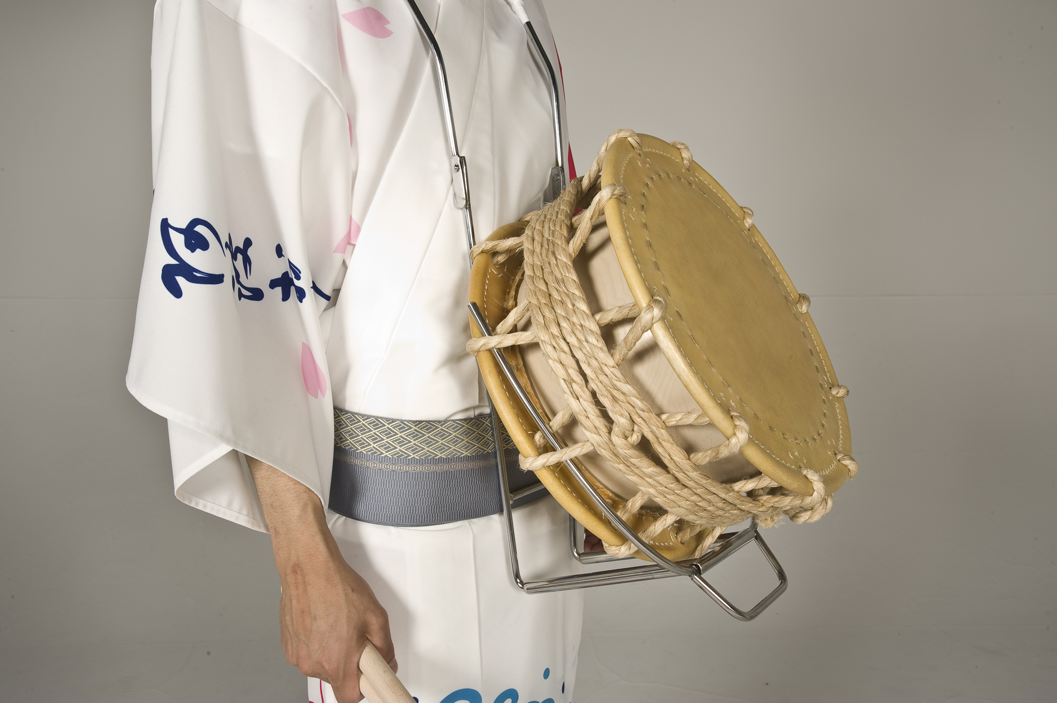 阿波踊り便利グッズをご紹介―締太鼓折りたたみ金具 | 株式会社 岡忠