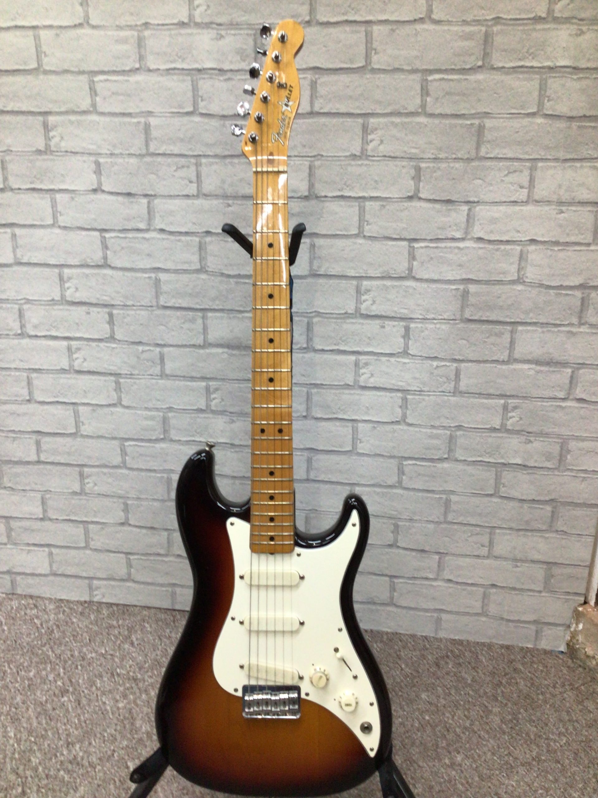 Original Fender Bullet S3 1982 Sunburst - Old Hat Guitars