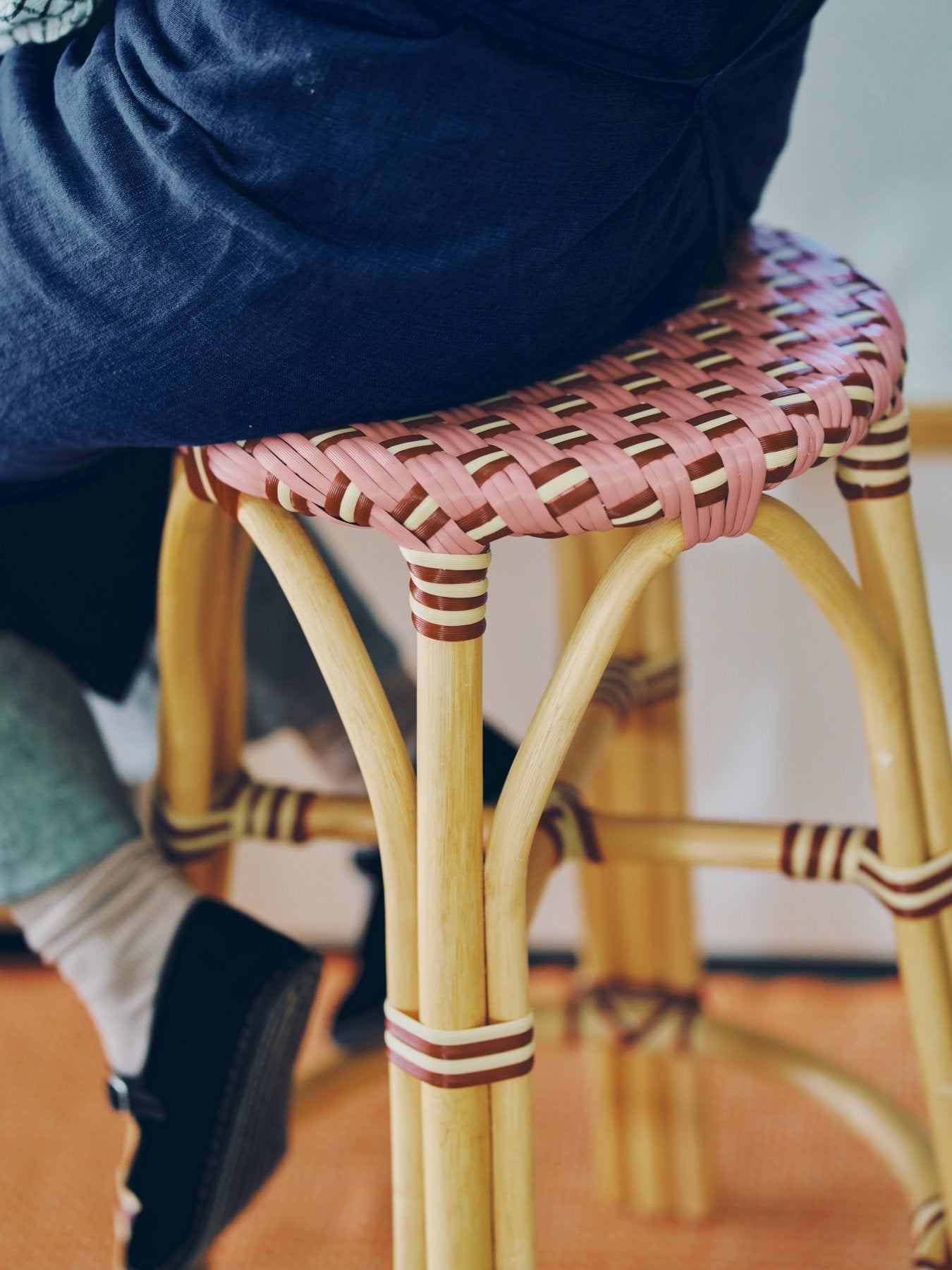 受注販売】オリジナル・ラタンビストロスツール｜家具｜オルネ ド