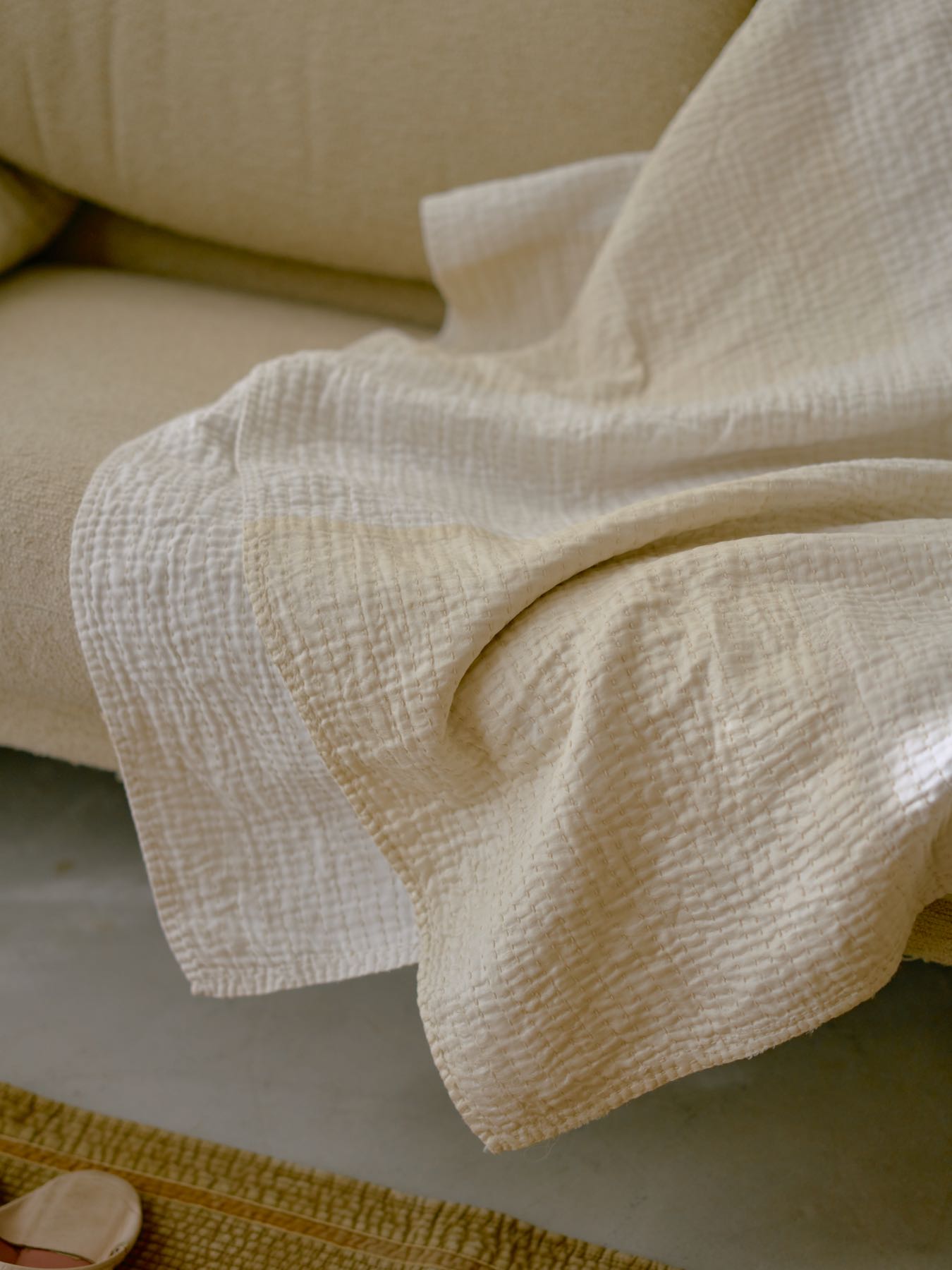 オリジナル・パッチワークカンタ マルチカバー／ホワイト｜マルチ