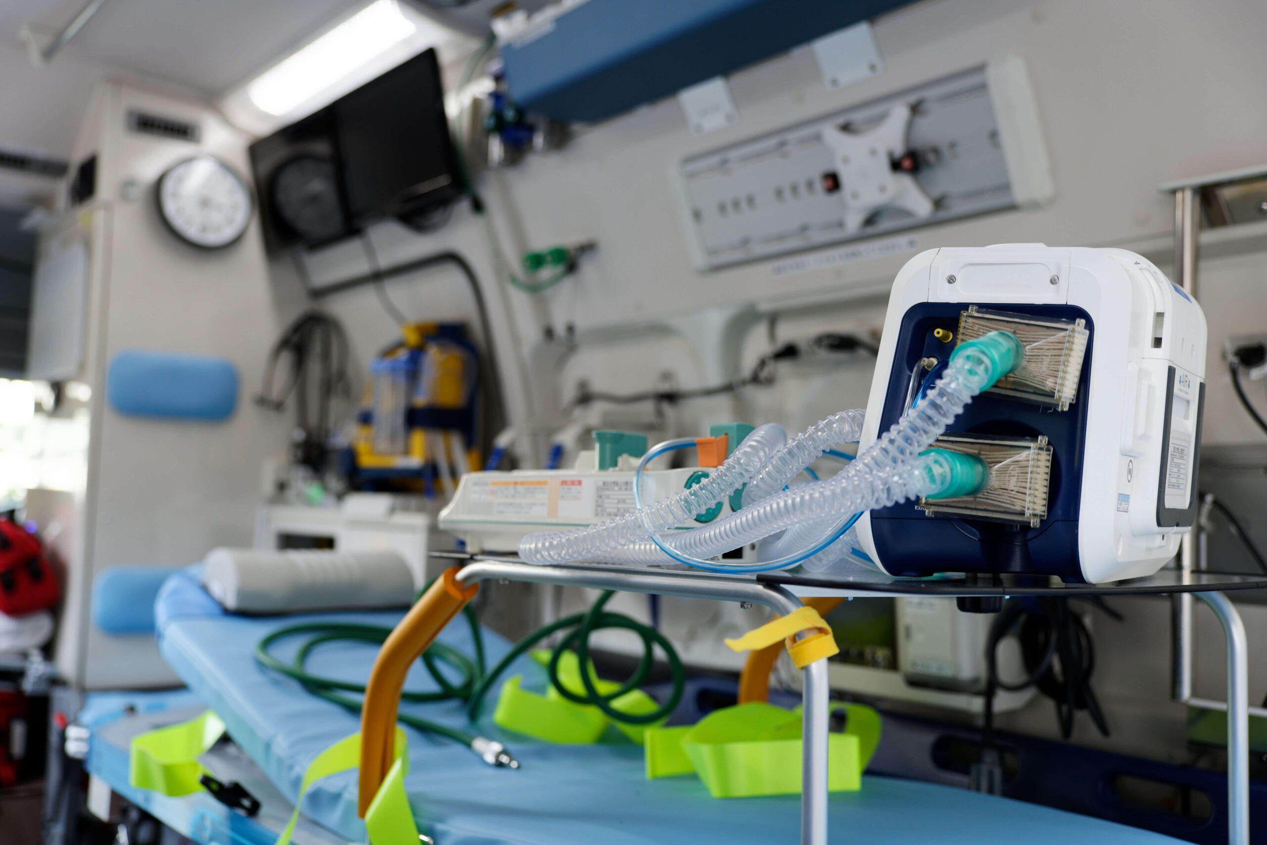 ドクターカー・DMATカー | 大阪大学医学部附属病院 高度救命救急センター