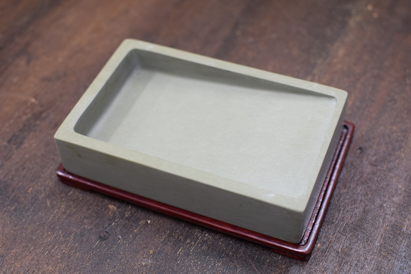 緑端渓硯 斜面彫 厚口7インチ | 書道用品専門店【大阪教材社】