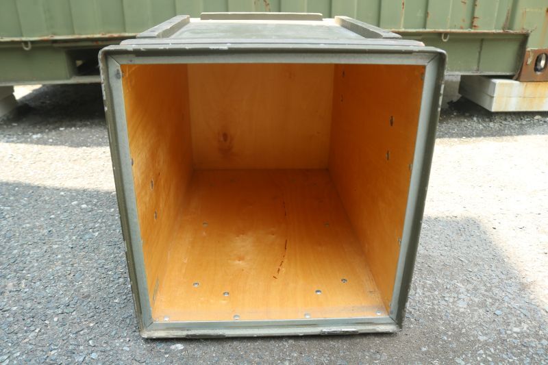 Military Box Sweden/スウェーデン軍 コンテナミリタリ－ボックス