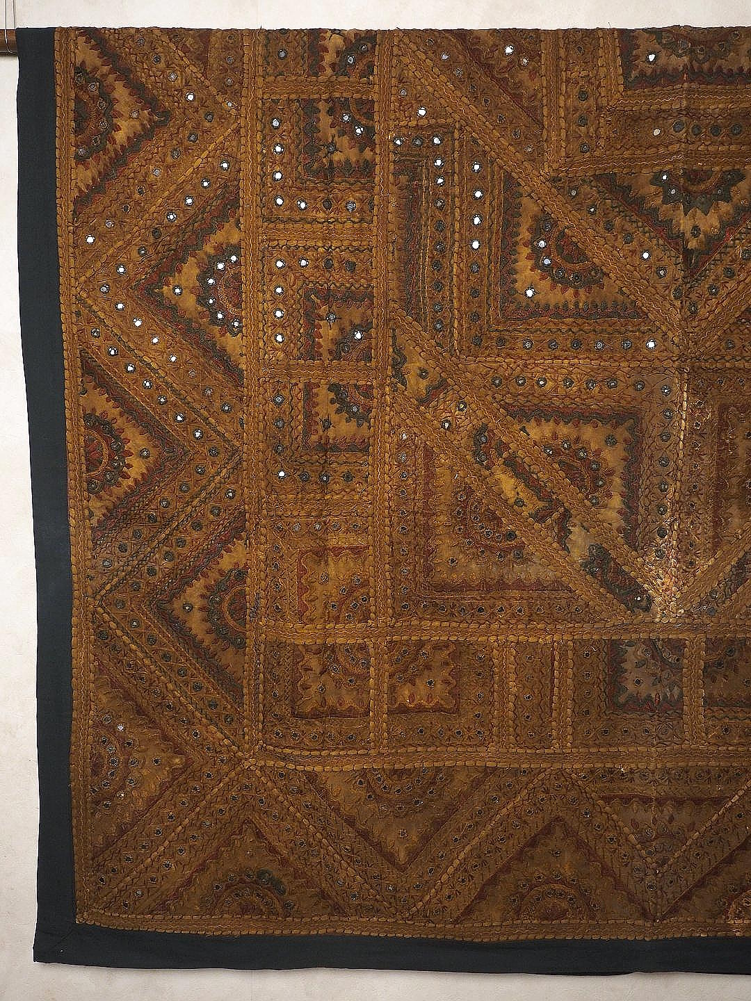 インド ミラーワーク刺繍アップリケタペストリー - アジアの布専門店