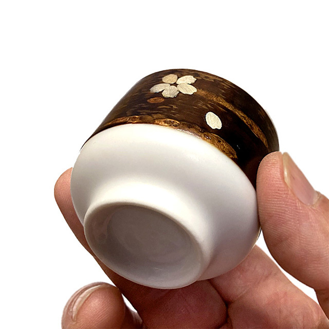 秋田の伝統工芸品 「樺細工」製 ぐい飲み 桜 （ブルー） 。桜皮細工