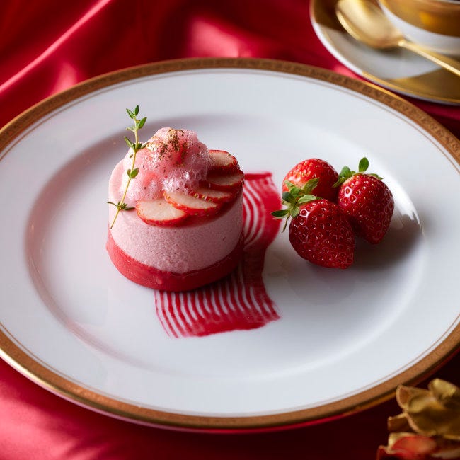 グランドニッコー東京 台場「レッド×ゴールド アフタヌーンティー