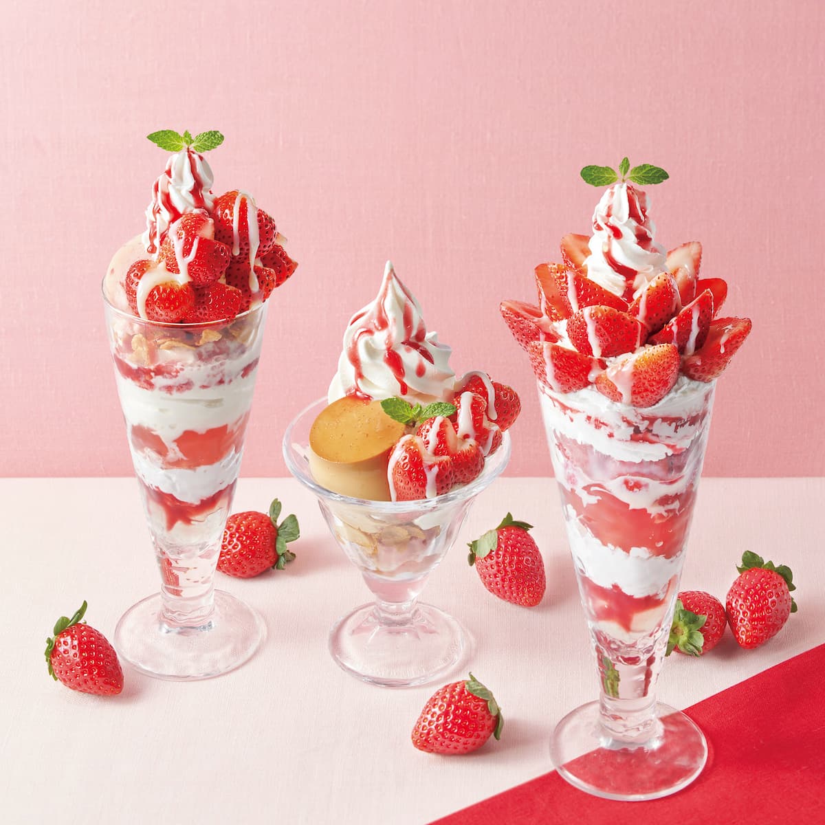 2025最新｜ジョナサンから国産いちご×練乳のパフェが登場！デラックス