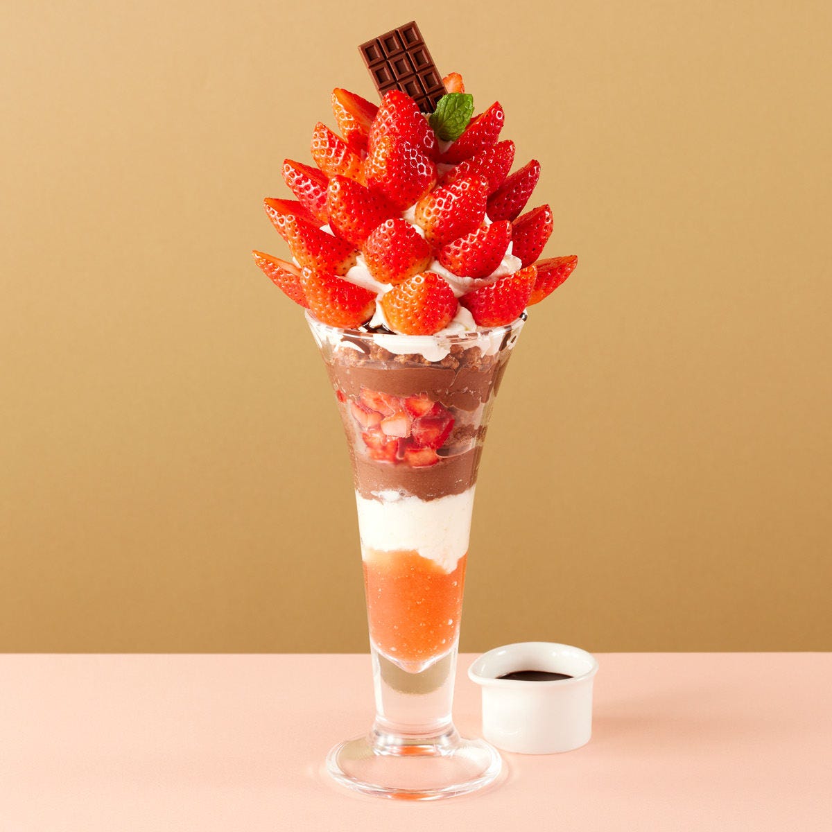 2024最新】大人気ファミレス ココスで贅沢いちごパフェなど