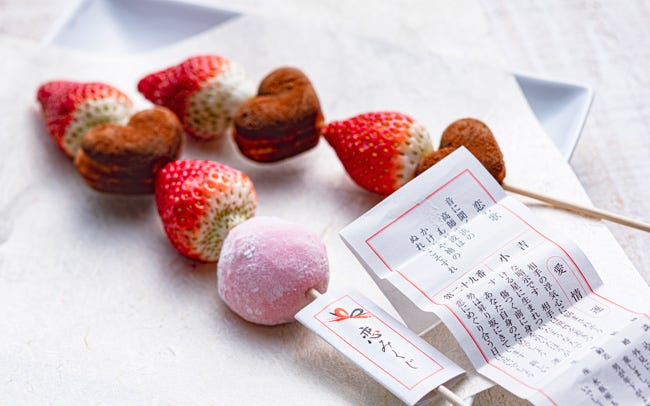 いちごスイーツ串2022】食べ歩きにぴったり！「菊水堂」の恋みくじ付き