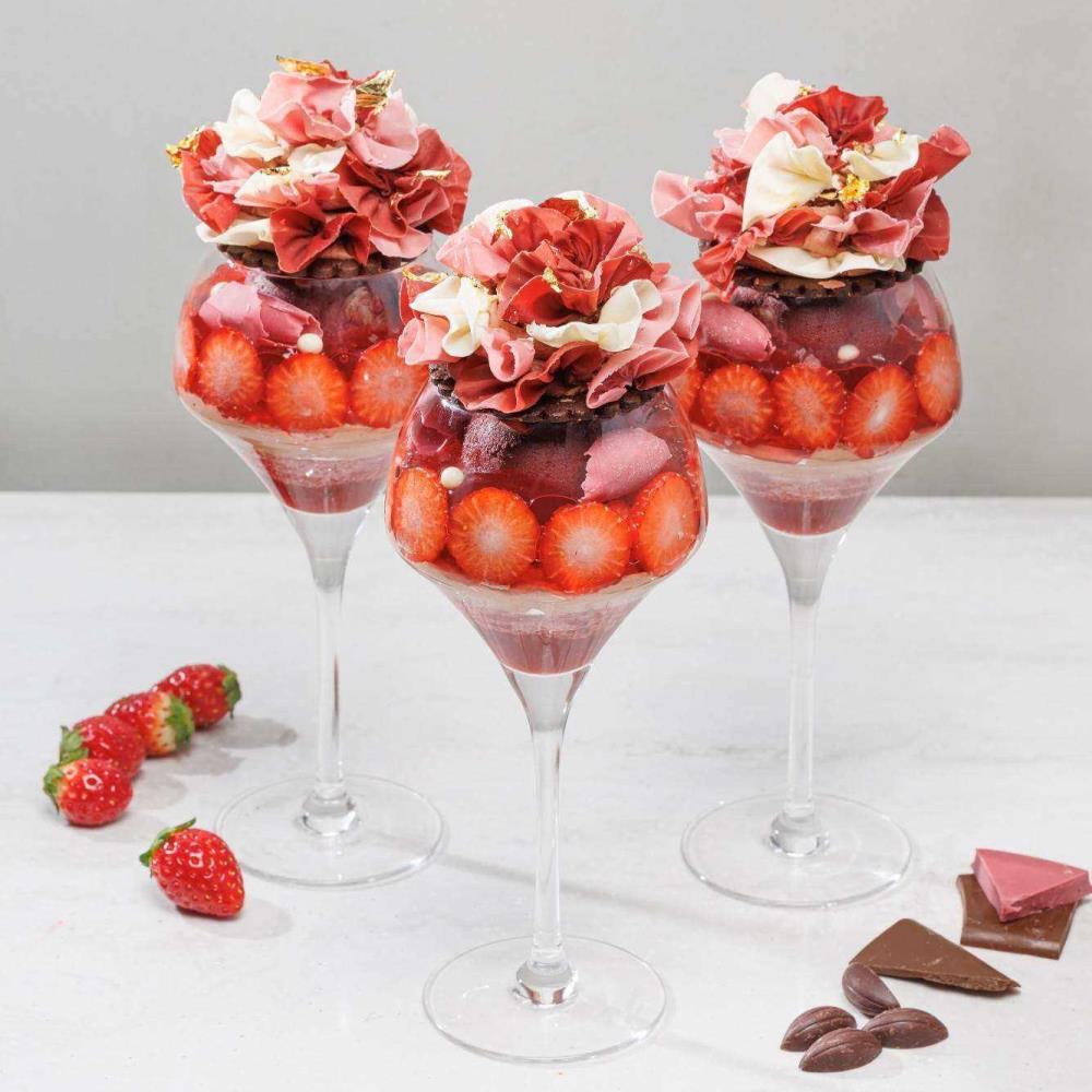 いちごパフェ 即予約OK｜SALON BAKE&TEA（サロン ベイクアンドティー