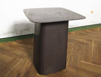 ヴィトラ（VITRA）メタル サイド テーブル（Metal Side Table