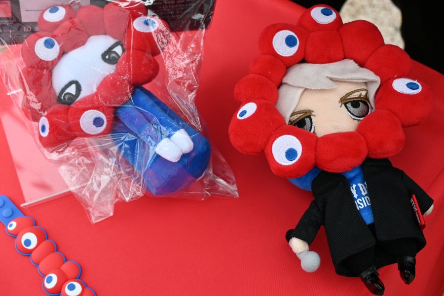 アーユーレディ万博」HYDE、10年ぶり夢洲のステージで大合唱