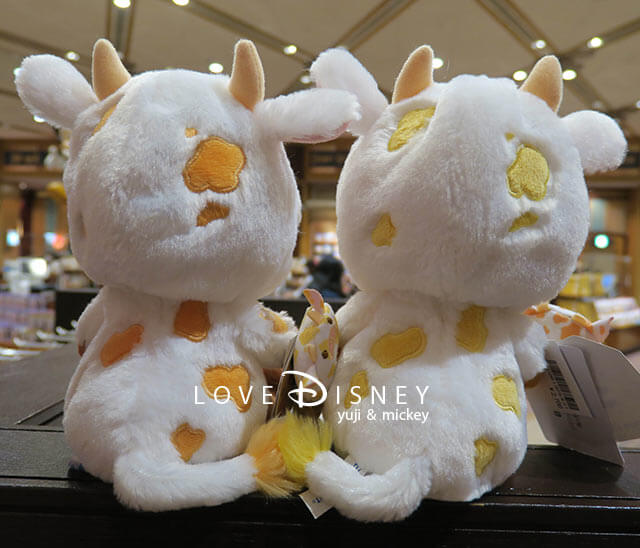 ミッキー＆フレンドが牛になって登場「2021年の干支グッズ（ぬいぐるみ