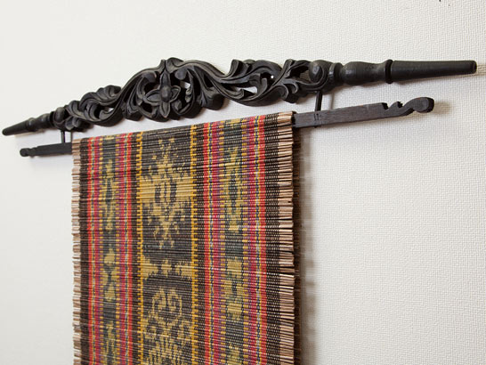 天然木イカットハンガー (ダブル / 幅60cm)【45730】 /アジアン雑貨