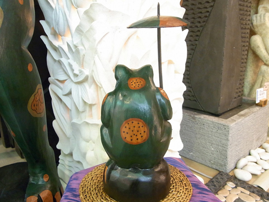 傘持ちカエル 木製オブジェ【45914】 /アジアン雑貨・バリ雑貨